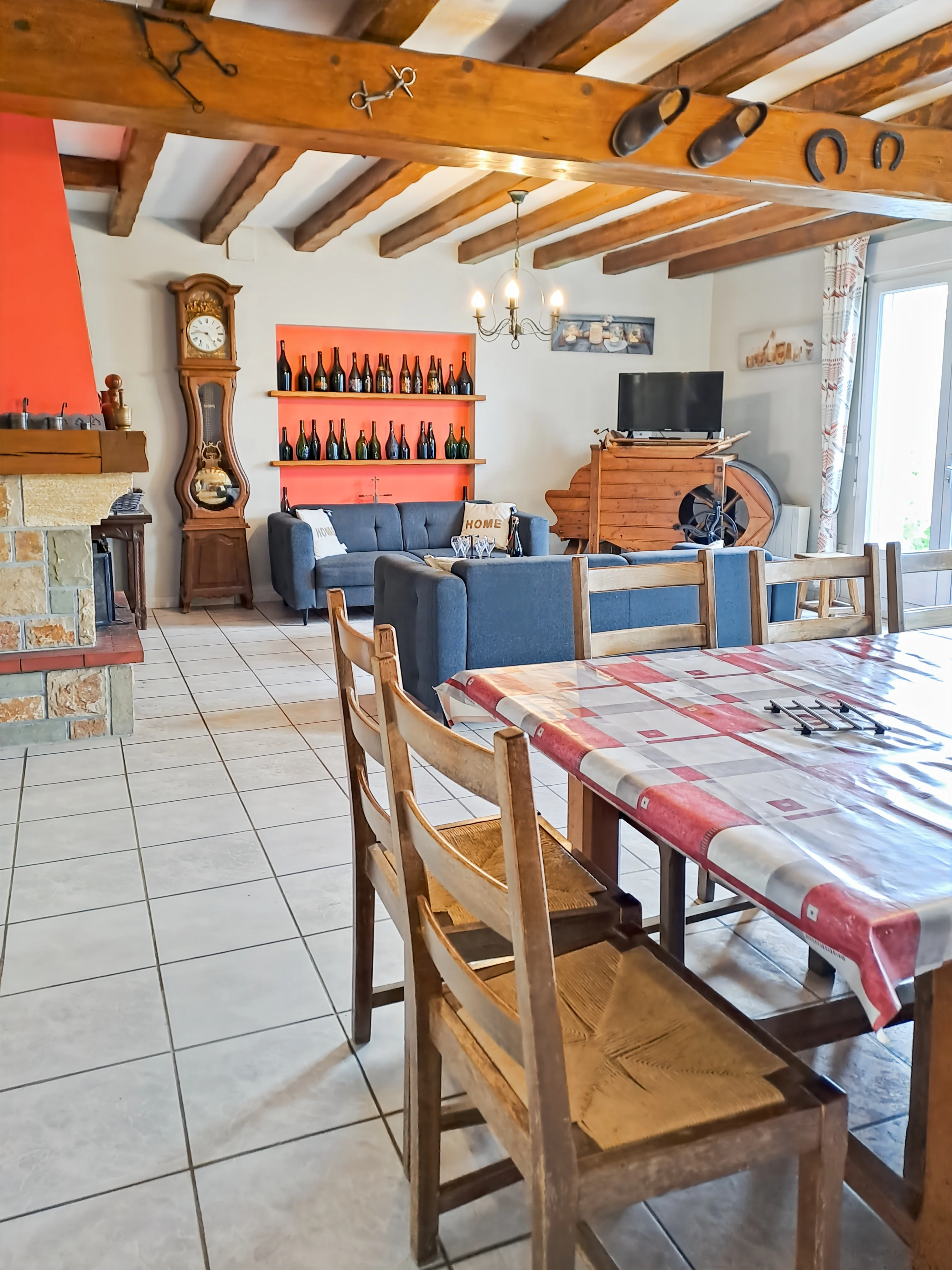 Salon séjour du gite le Menhir en Champagne