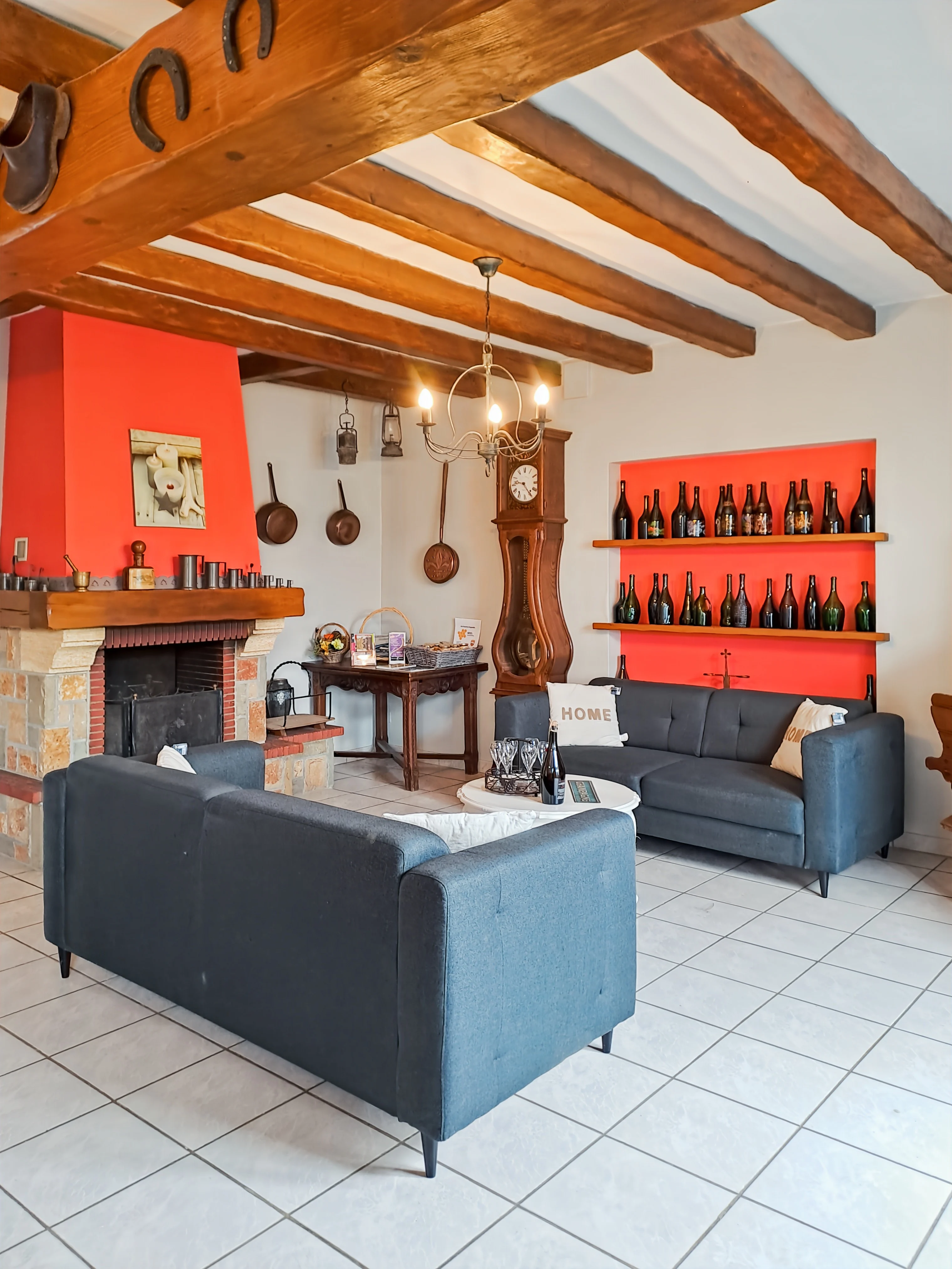 Salon séjour du gite le Menhir en Champagne